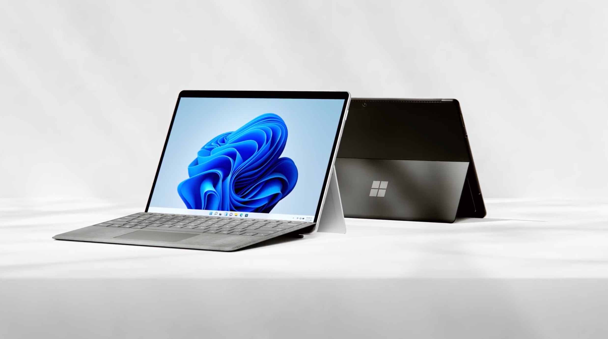 微软Surface Duo2双屏手机发布；华为openEuler操作系统官宣