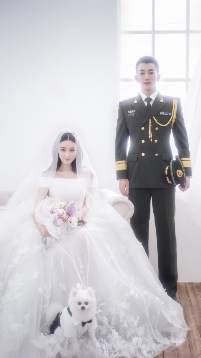 与李晨分手后狂骂范冰冰，摇身一变成为军嫂，