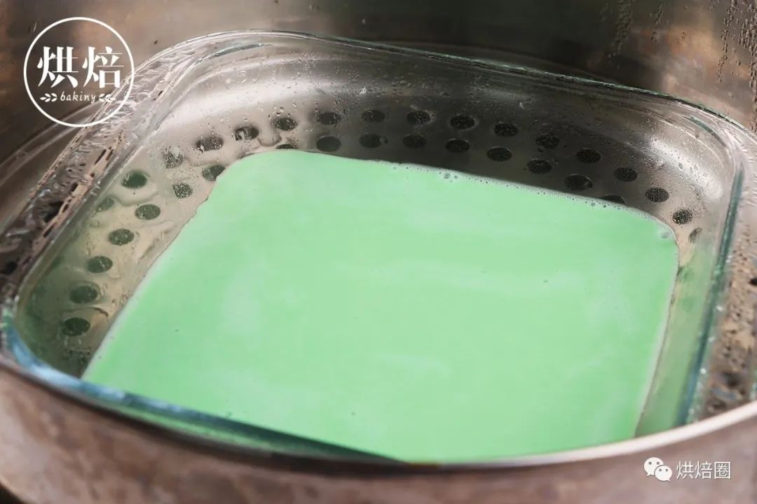 這綠綠的木薯千層糕好清新在東南亞很出名吃起來又糯又潤