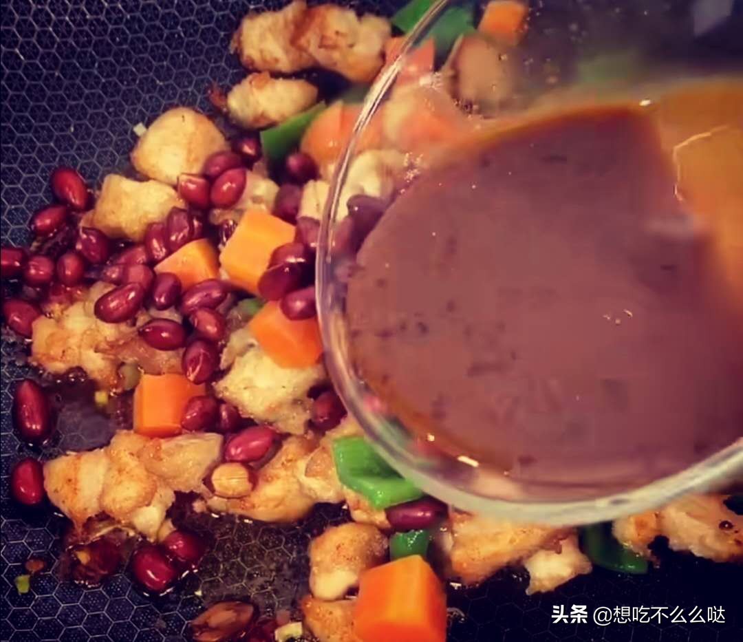 宫保鸡丁这么做，看着就有食欲，做法简单，又香又下饭，好好吃哦
