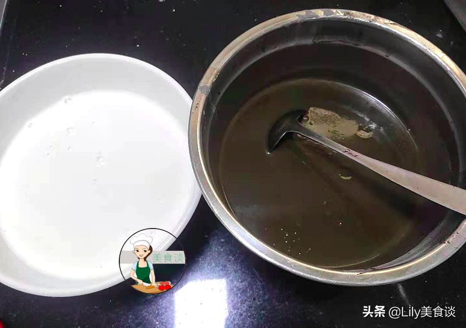 夏天，这蒸糕常做给家人吃，一拌一蒸，爽滑筋道香甜，营养不上火