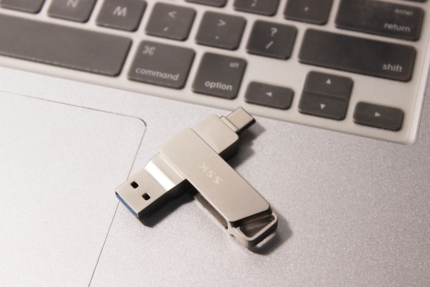 手机电脑存储不够？飚王U盘来帮你凑！飚王U盘使用体验