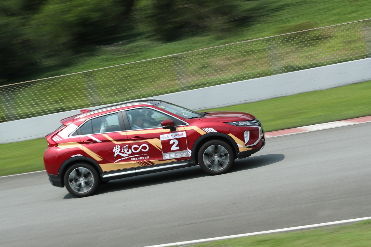 挑战极限运动，“种子选手”奕歌携超级驾控术