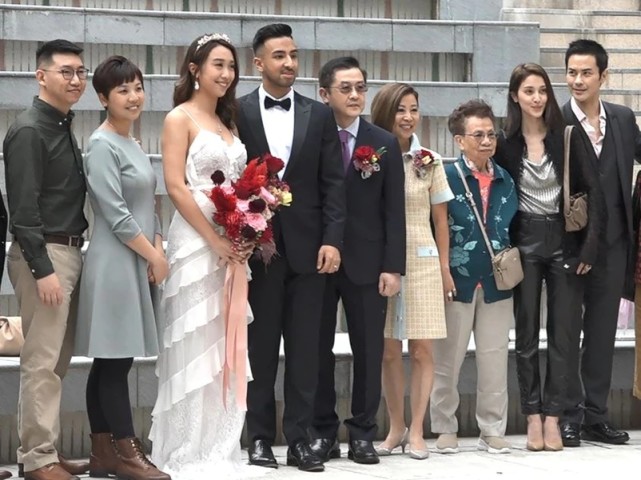 鄭嘉穎幼子正面曝光，帥氣得驚艷，沒有遺傳媽媽跟舅舅的印度長相