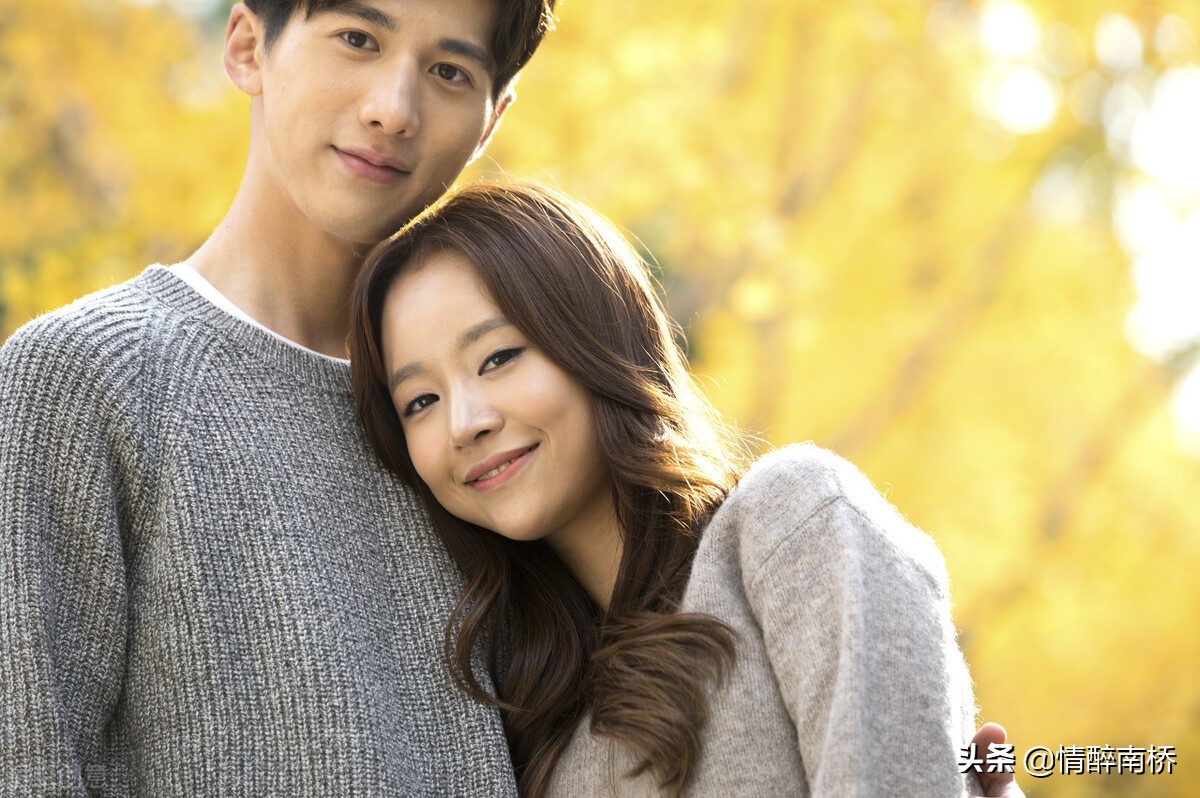 女人对你有好感，会有这五种小“暗示”，男人要读懂