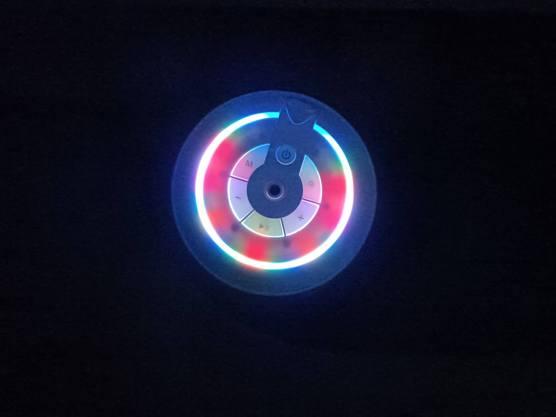 哄娃利器，会喷水会唱歌，可以陪娃洗澡的魅动Whale音箱