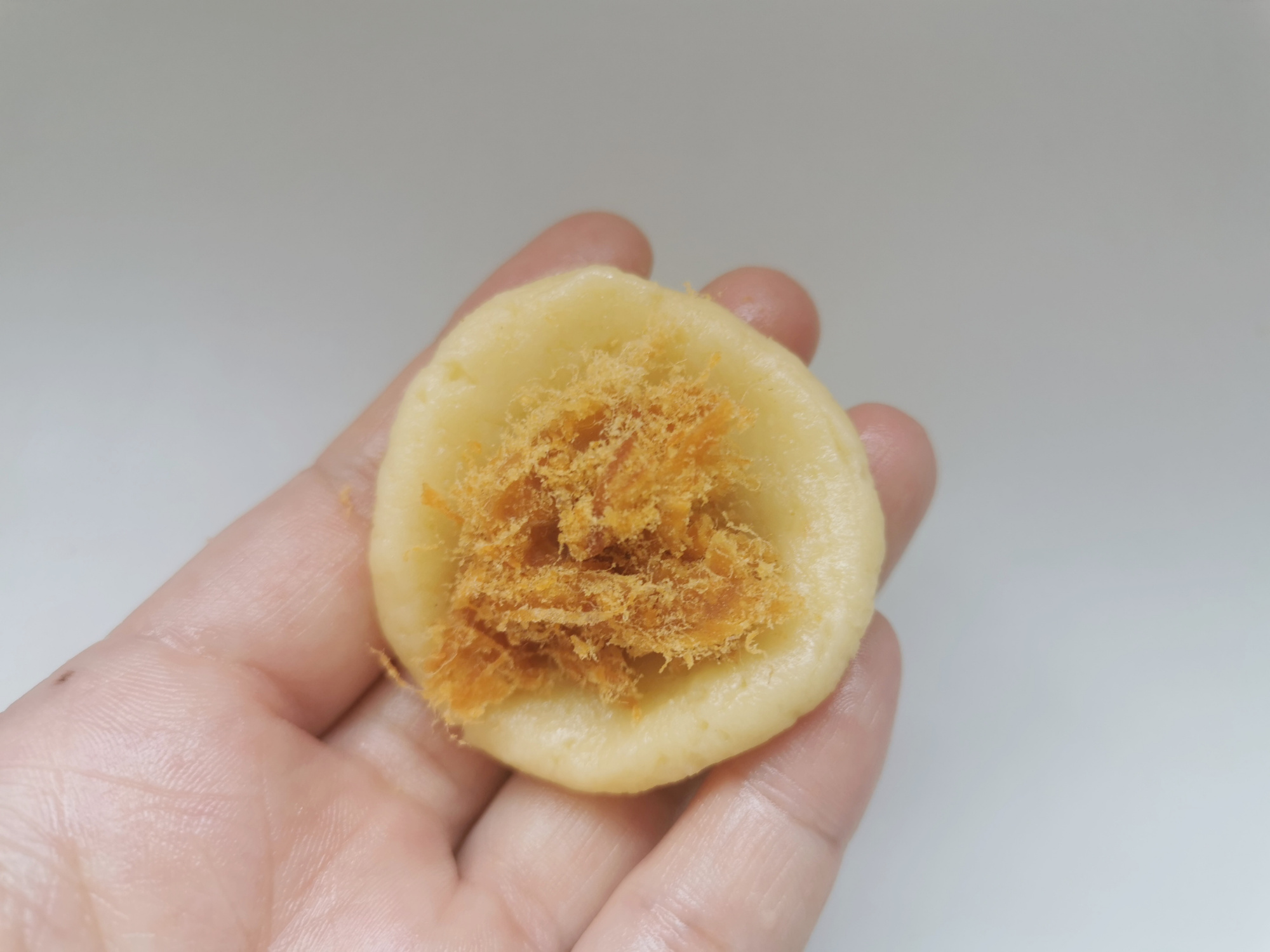 80后妈妈坚持自制零食，今天做的肉松小奶酥，老公儿子抢着吃