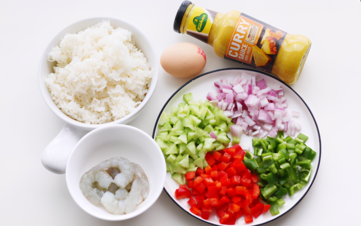 用剩饭炒一盘咖喱饭，在家也能吃出饭店的味道，连吃2碗都不够