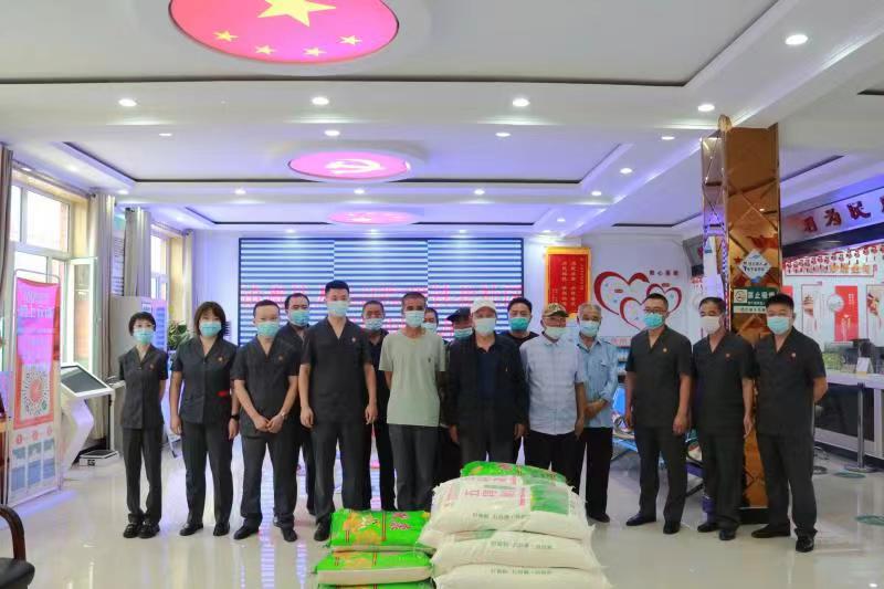 真情關懷暖人心，鎮賚法院攜手鐵北社區慰問老黨員