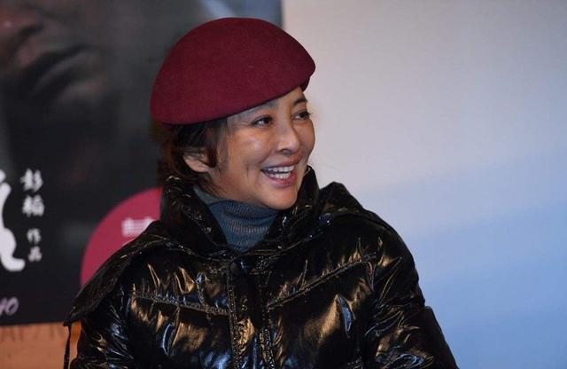 先嫁日本后嫁美国，头婚被她甩二婚她被玩劈腿，回国捞金还可能吗