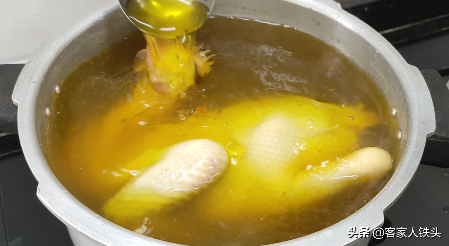 3斤雞，做一道客家脆皮雞，三起三落有講究，皮脆肉滑越吃越愛吃