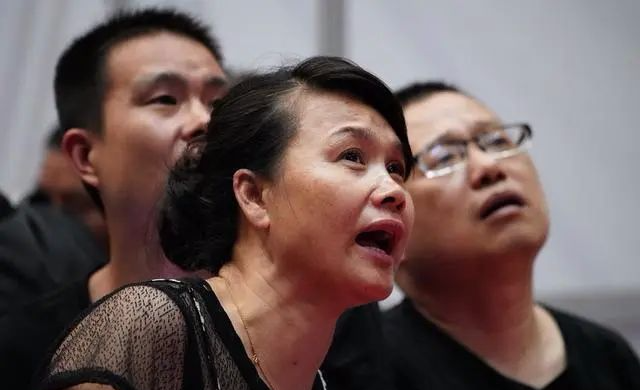 别被“万人摇号盘”的场面洗脑了，楼市真有那