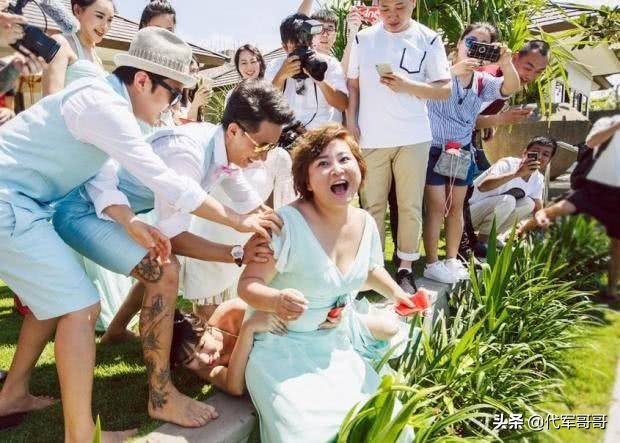 贾玲被曝与合伙人隐婚六年！揭秘38岁贾玲被曝隐婚的真实内幕