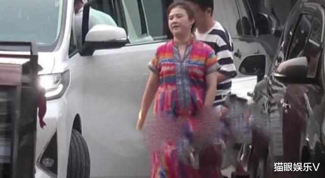 沈騰攜妻子聚餐，37歲妻子王琦身材臃腫小腹微凸，被質疑懷二胎？