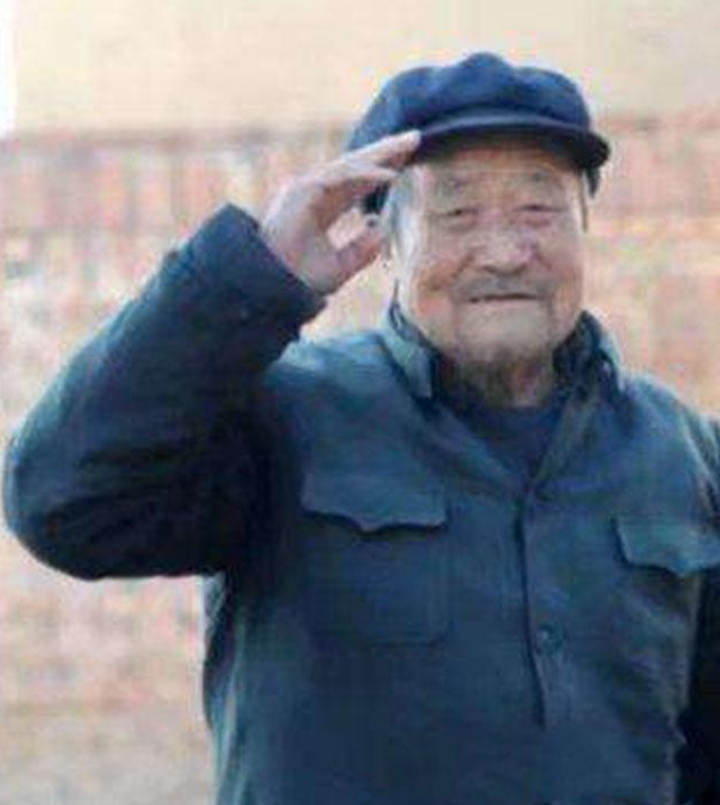 山西90歲老兵，證件遺落無法證明身份，指著博物館墻上：這是我