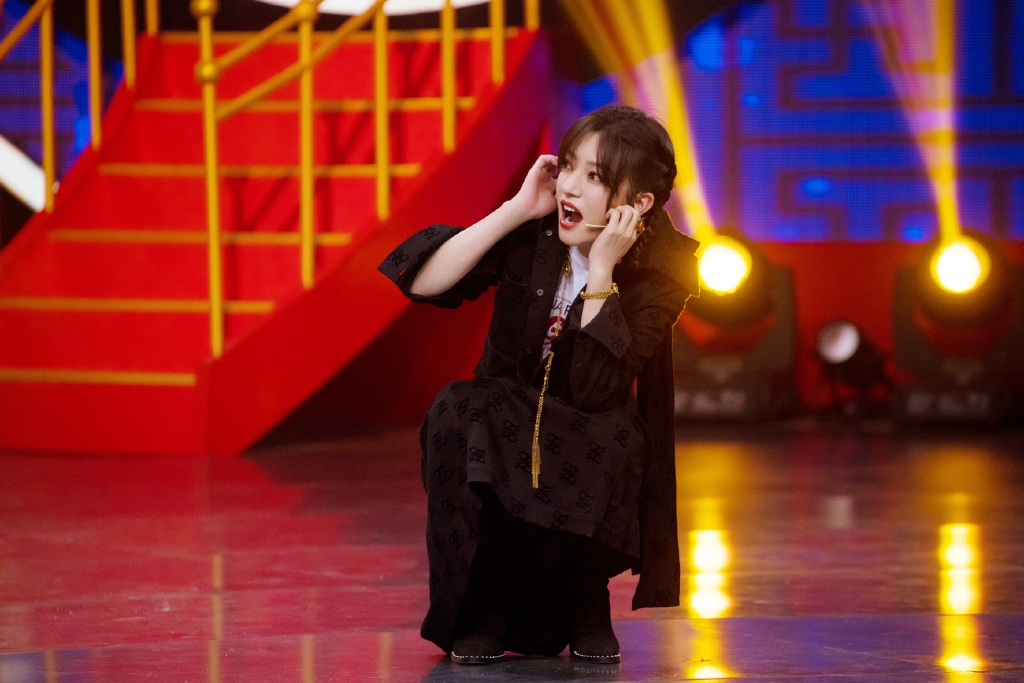 许鞍华导演久违出镜，赵薇晒庆生照为她祝福，两人疑似将有新作品