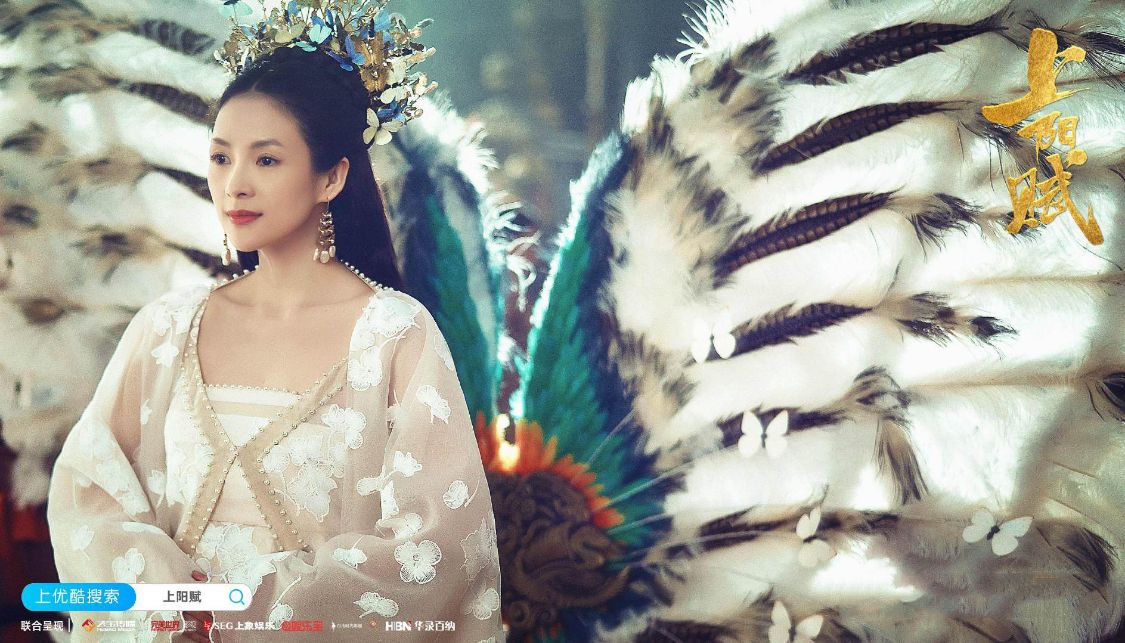 心疼49岁于和伟，与67岁赵雅芝演夫妻，哄着41岁