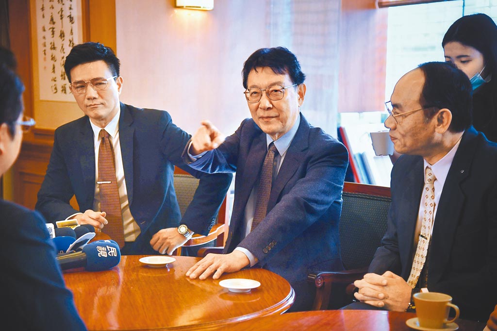 1995年民進黨與新黨和解，趙少康客串還原歷史嘆人事全非