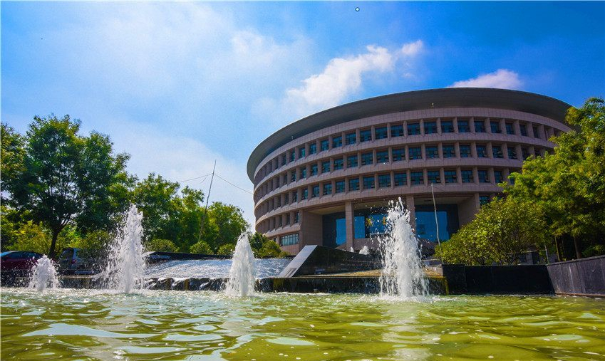 西安两所大学掐架被央视狠批：有辱斯文、贻笑