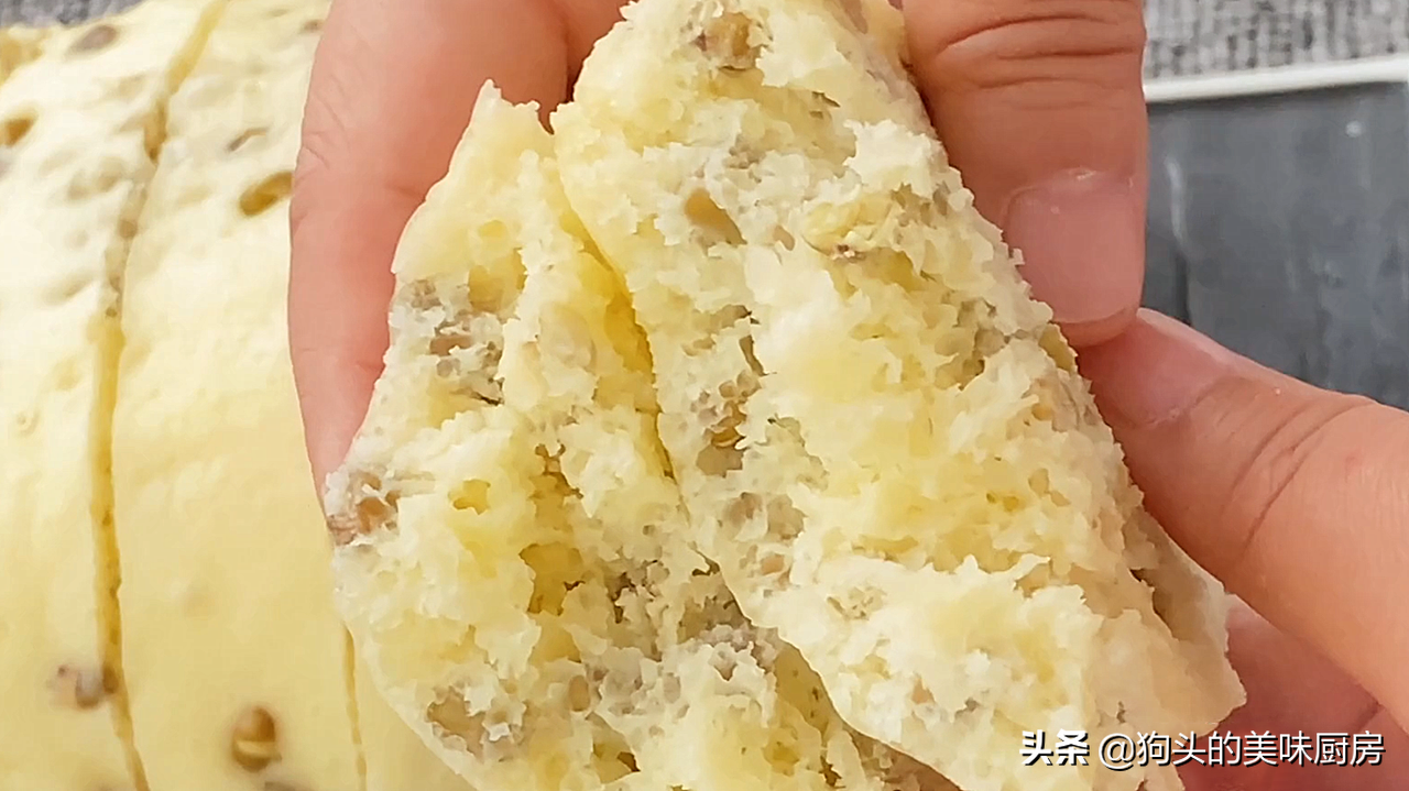 夏天多吃绿豆，教你一个做法，加2个鸡蛋进去，出锅香甜又暄软