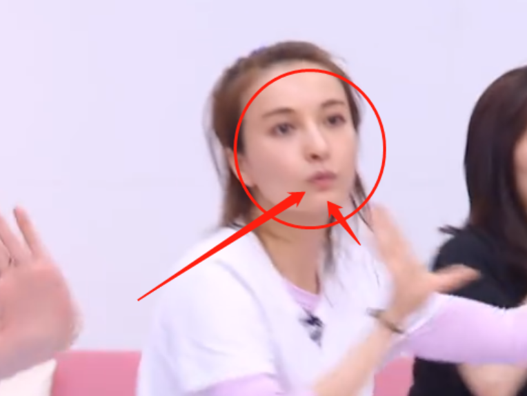 姐姐们都带妆练舞，只有吴昕与众不同，这么真实的昕姐我pick了