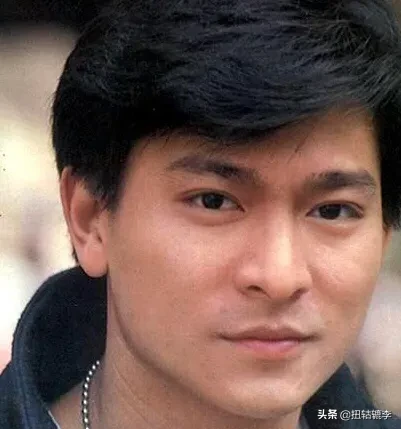 刘德华云演唱3首情歌致敬白衣天使，德才兼备的