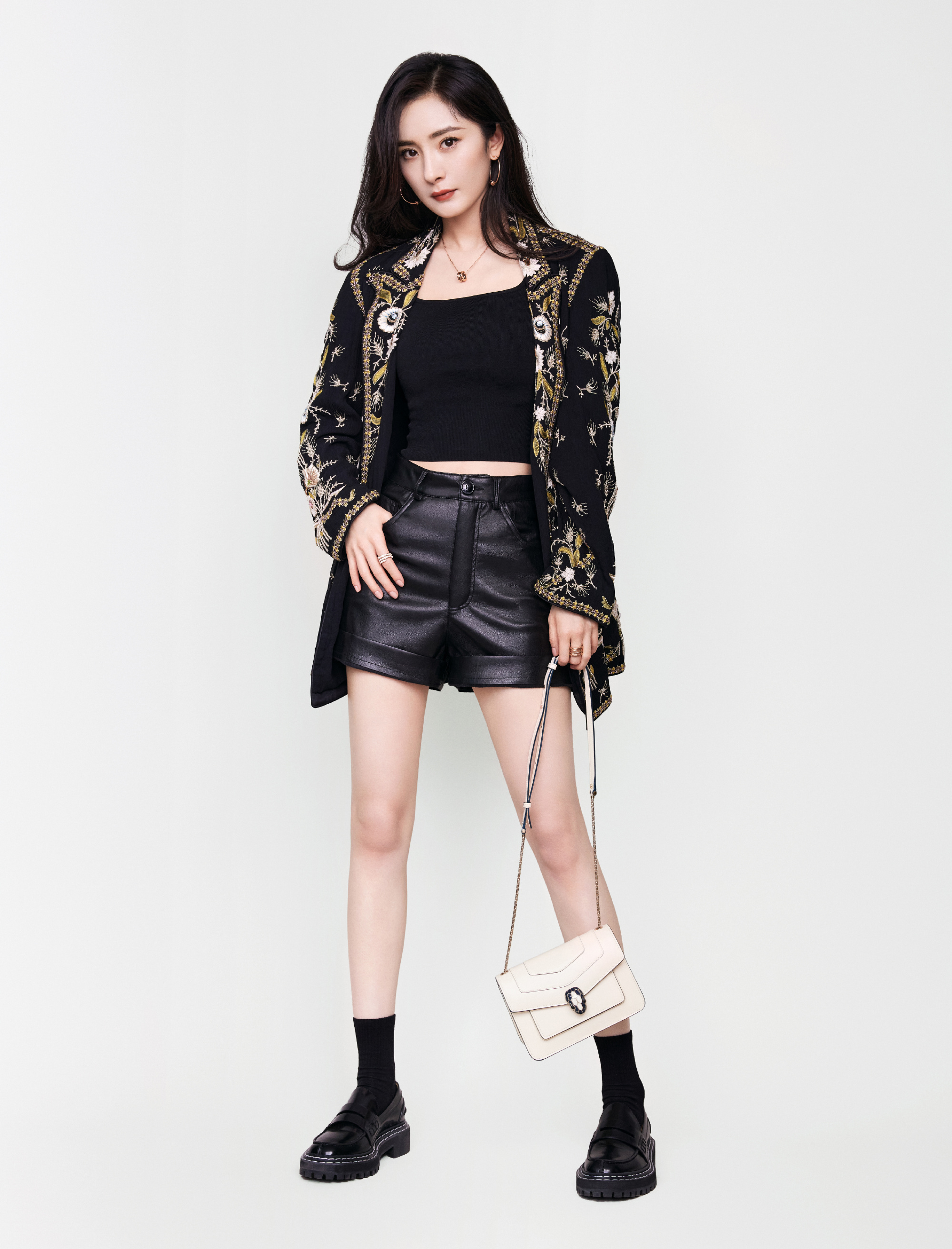 杨幂20岁旧照曝光，那时的肉感与现在的骨感，你