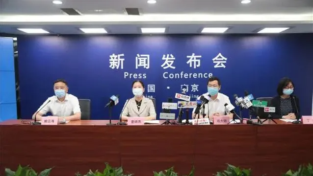 七天，感染数量翻十倍！老人要注意了，这次疫情你们很高危！或需打第三针