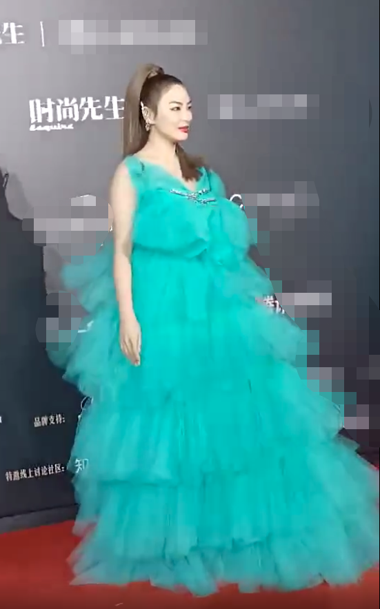 星光大赏杨紫穿得像老艺术家，这锅不应该只让造型团队背