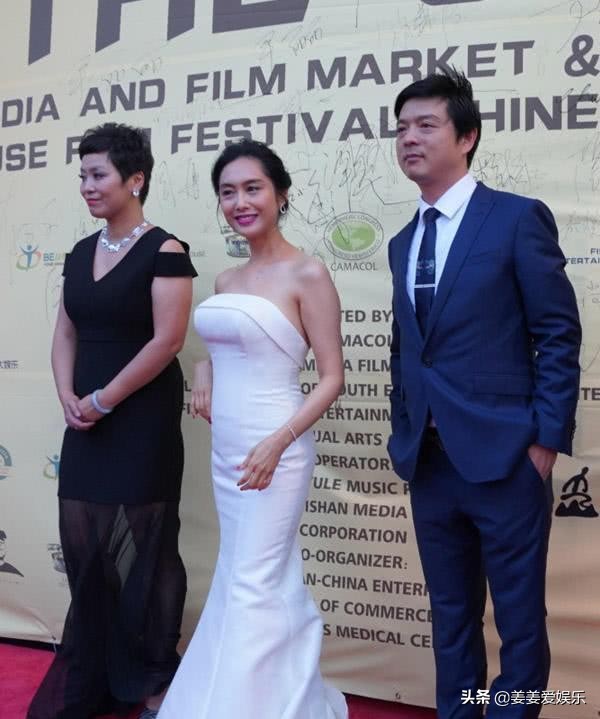 48岁朱茵撞上49岁俞飞鸿，一个大妈一个少女，不