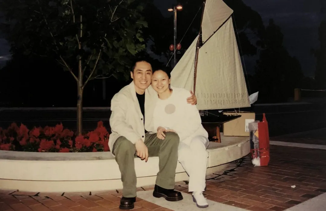 同样都是嫁给知名导演，陶虹徐帆都很活跃，张艺谋的妻子却很低调