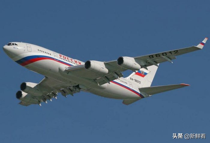 普京的“空軍1號(hào)”飛機(jī)，總統(tǒng)嫌棄舊內(nèi)飾改裝，專機(jī)空姐啥樣？