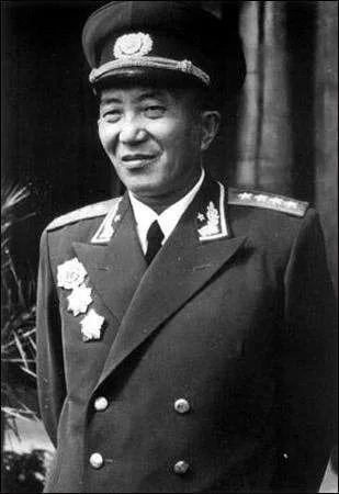 鄧小平復出后，憑著這幾位將領(lǐng)穩(wěn)定了軍隊的形勢，他們是誰呢？