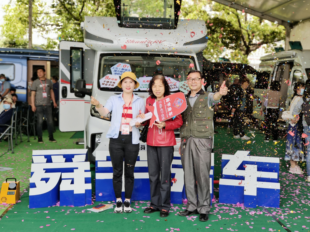 舜宇大通V90小额头后拓展 细节设计令人倾心 升降吊床为旅行加分