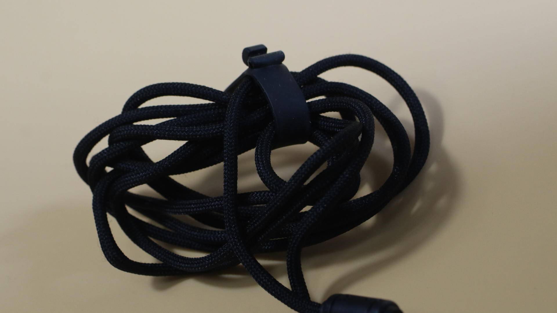 手感好，还很轻。体验达尔优牧马人EM910轻量化鼠标