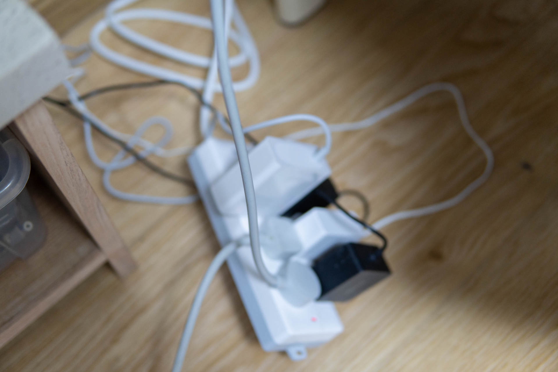 告别杂乱的线材，奥睿科收纳盒插座还你桌面干净整洁