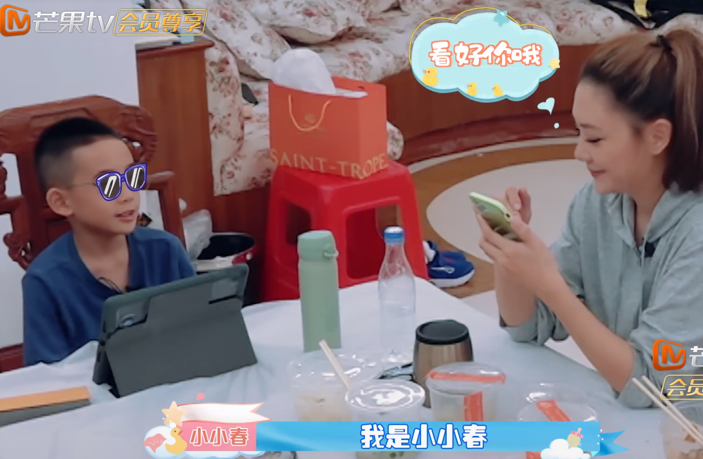 7歲jasper改大名了，陳小春岳母主動抱二寶，讓保姆先吃飯