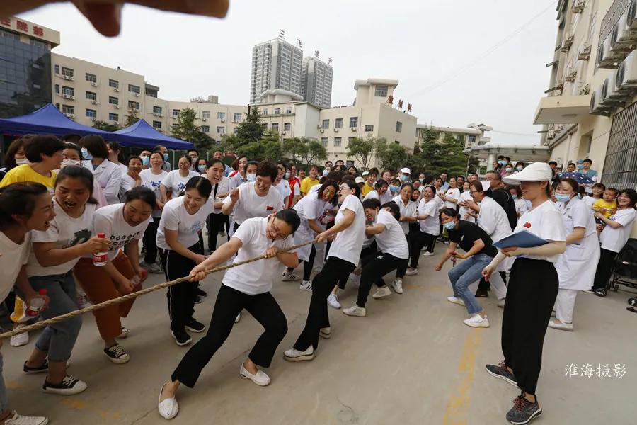 三原县医院庆祝“5.12”国际护士节拔河比赛