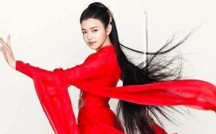 曾经古装扮相被全网吐槽，如今新造型仙气飘飘，网友：错怪造型师