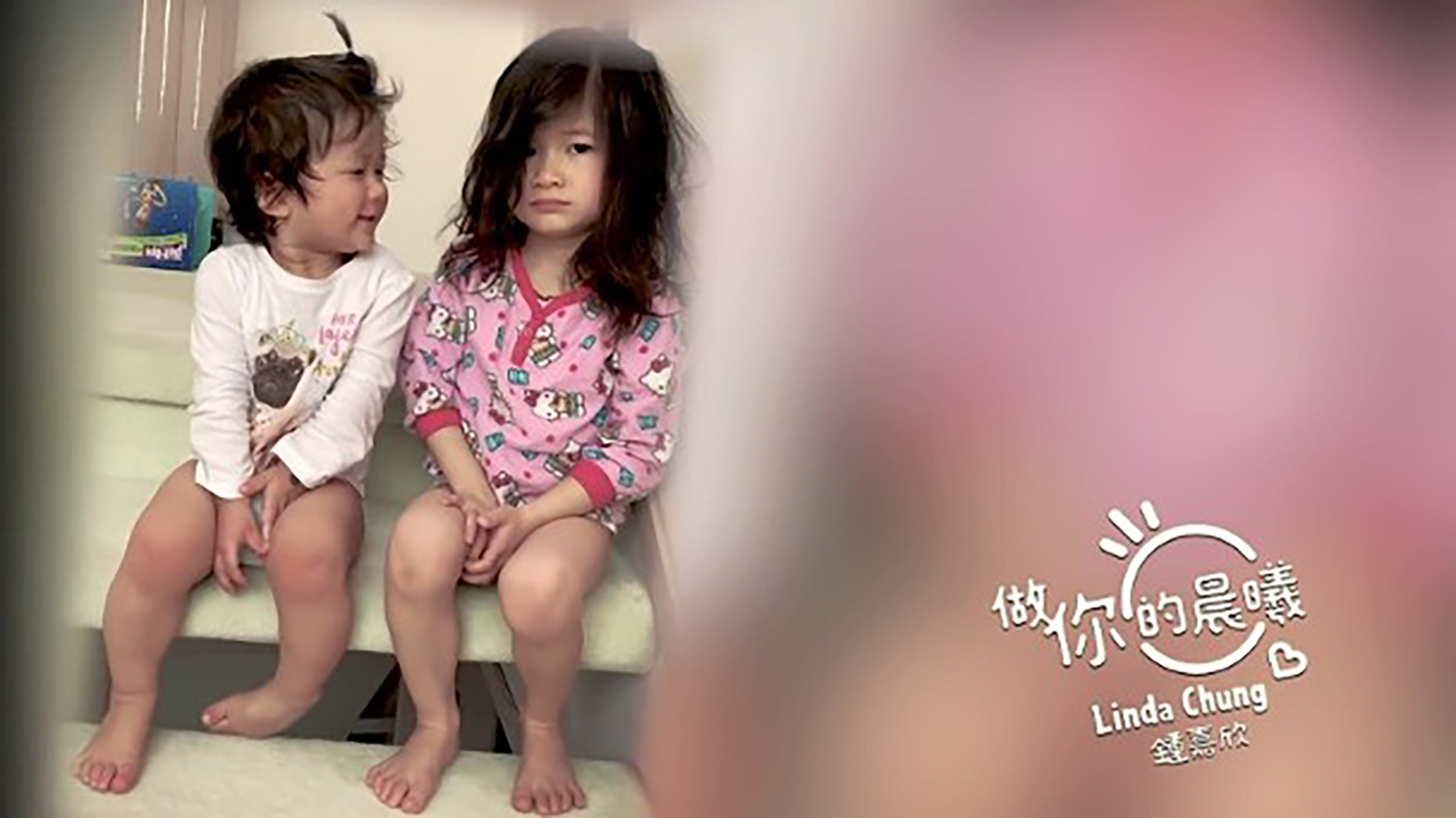 鍾嘉欣拍母親節MV，父母老公子女出鏡，三代同堂牽手散步溫馨感人