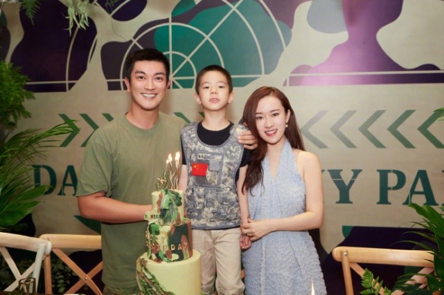 杜江携老婆儿子现身机场，7岁嗯哼暴风抽高，霍思燕被拍成短粗腿