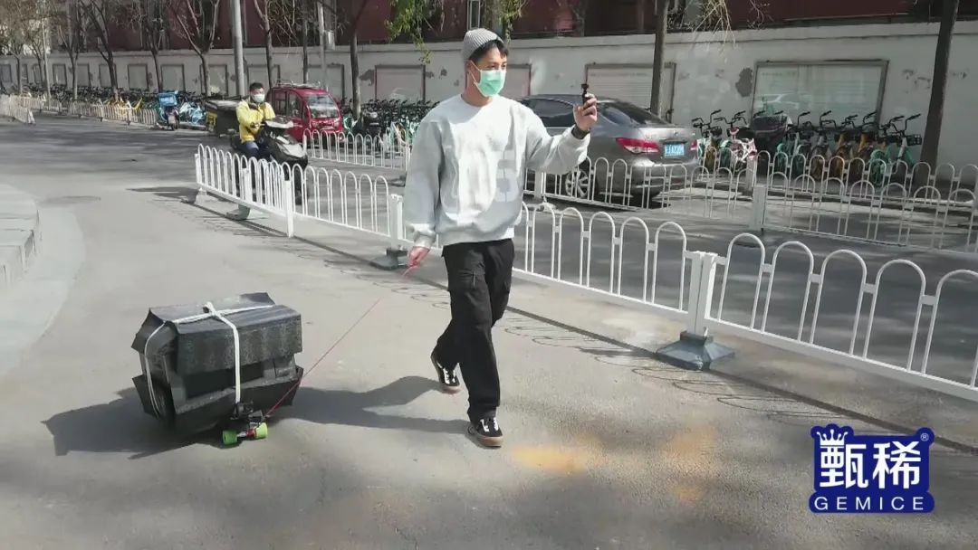 生活观察综艺《让生活好看》中能看到明星，却看不见真正的生活