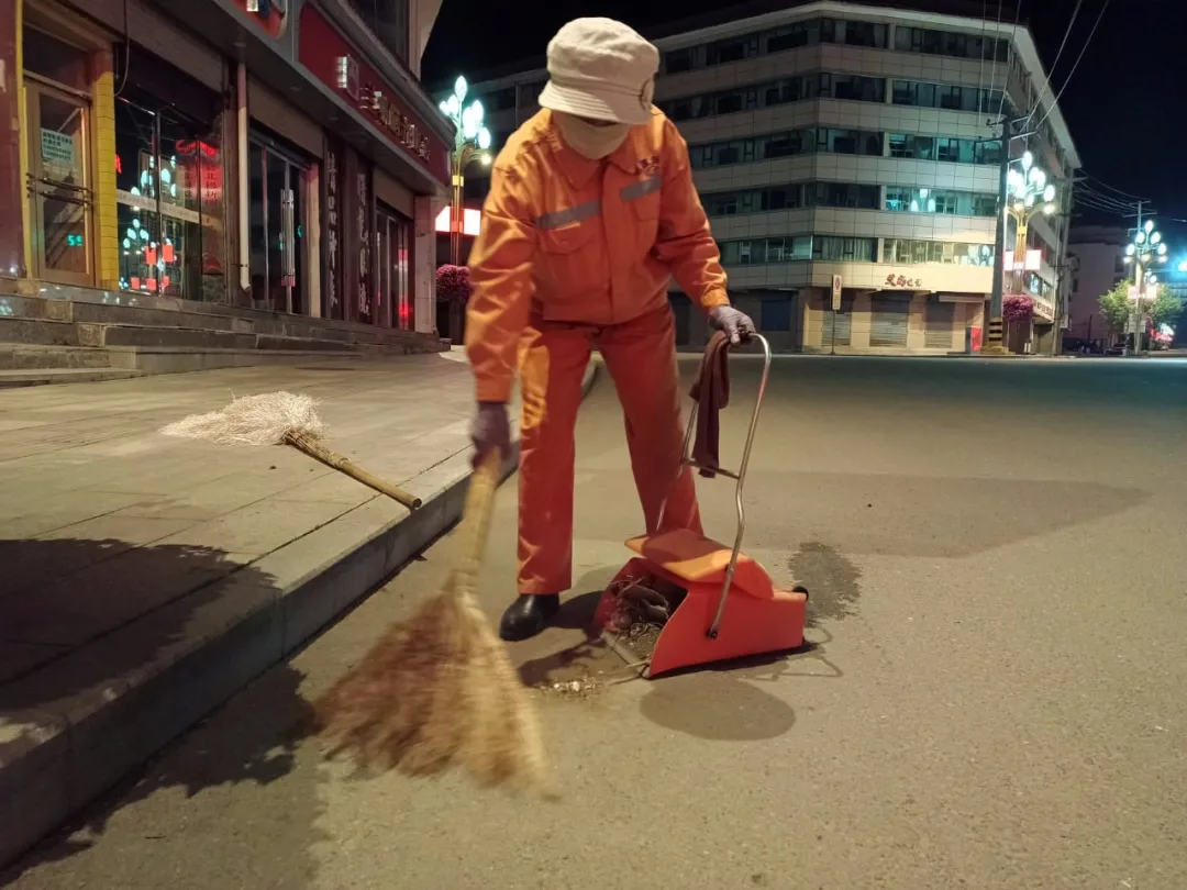 【五无甘南 魅力临潭】“城市美容师”用勤劳双手扮靓美丽临潭