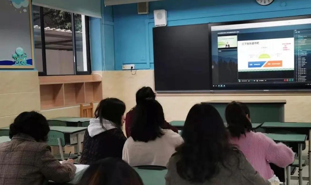 天府新区南湖小学开展语文统编教材解读培训活动