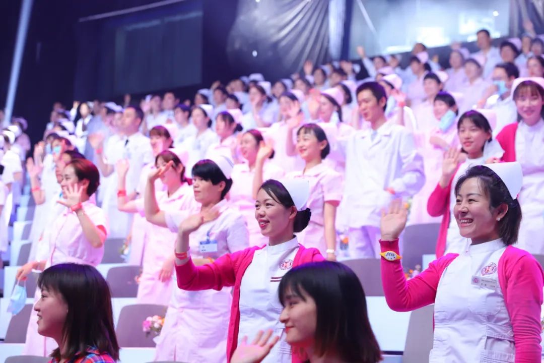 《快乐大本营》“护士节特别节目”致敬医护天使 获人民日报点赞