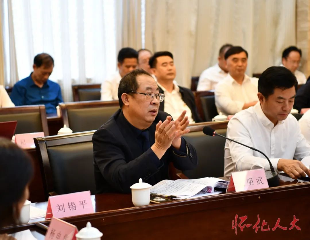 ​市五届人大常委会举行第三十七次会议第一次全体会议对市教育局等7个单位开展专题询问