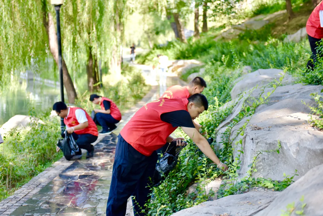 邢台中院150余名青年志愿者齐聚达活泉公园，周末“净走”助力邢台全国文明城市创建