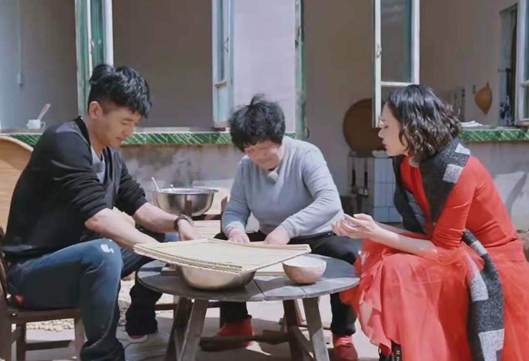 “寒门贵媳”程莉莎的蜜罐婚姻：婆婆的“卑微