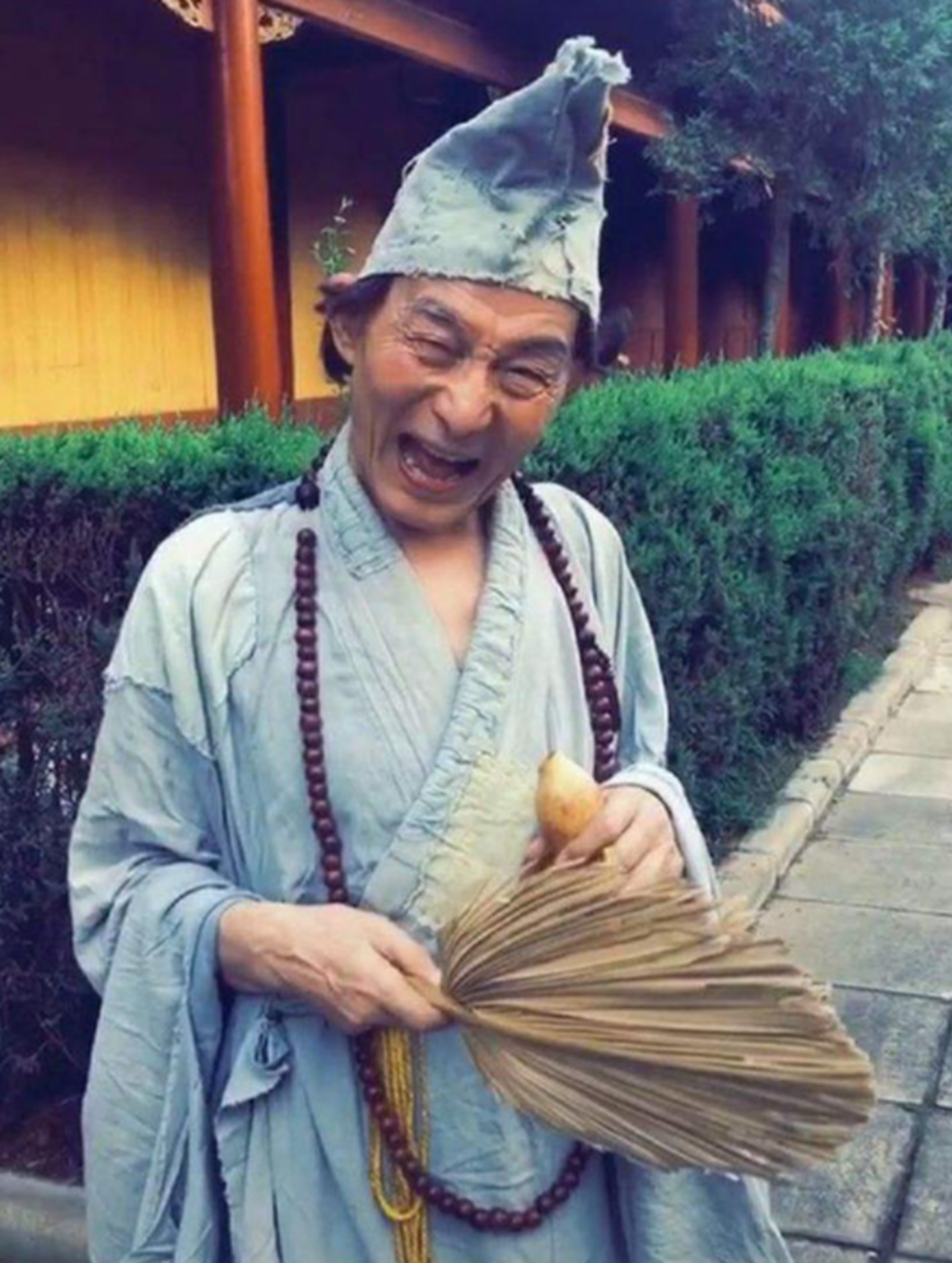 “济公”游本昌：拍戏过程中遇到3件“怪事”，之后便一心向佛
