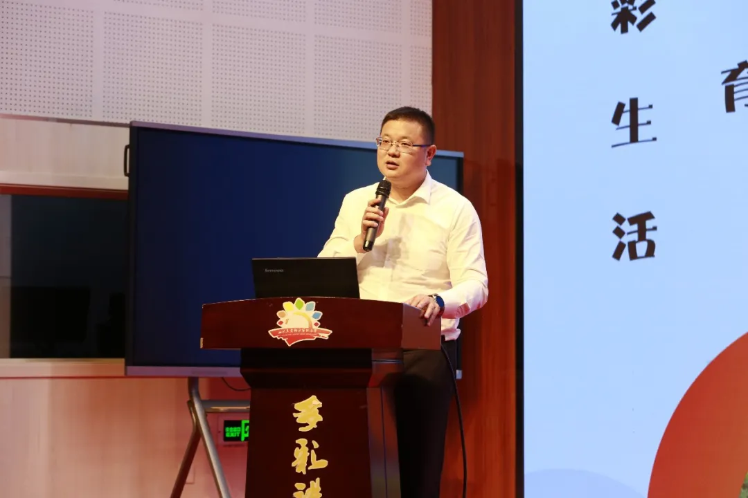 四小、华阳小学“两校一体化”教师培训会